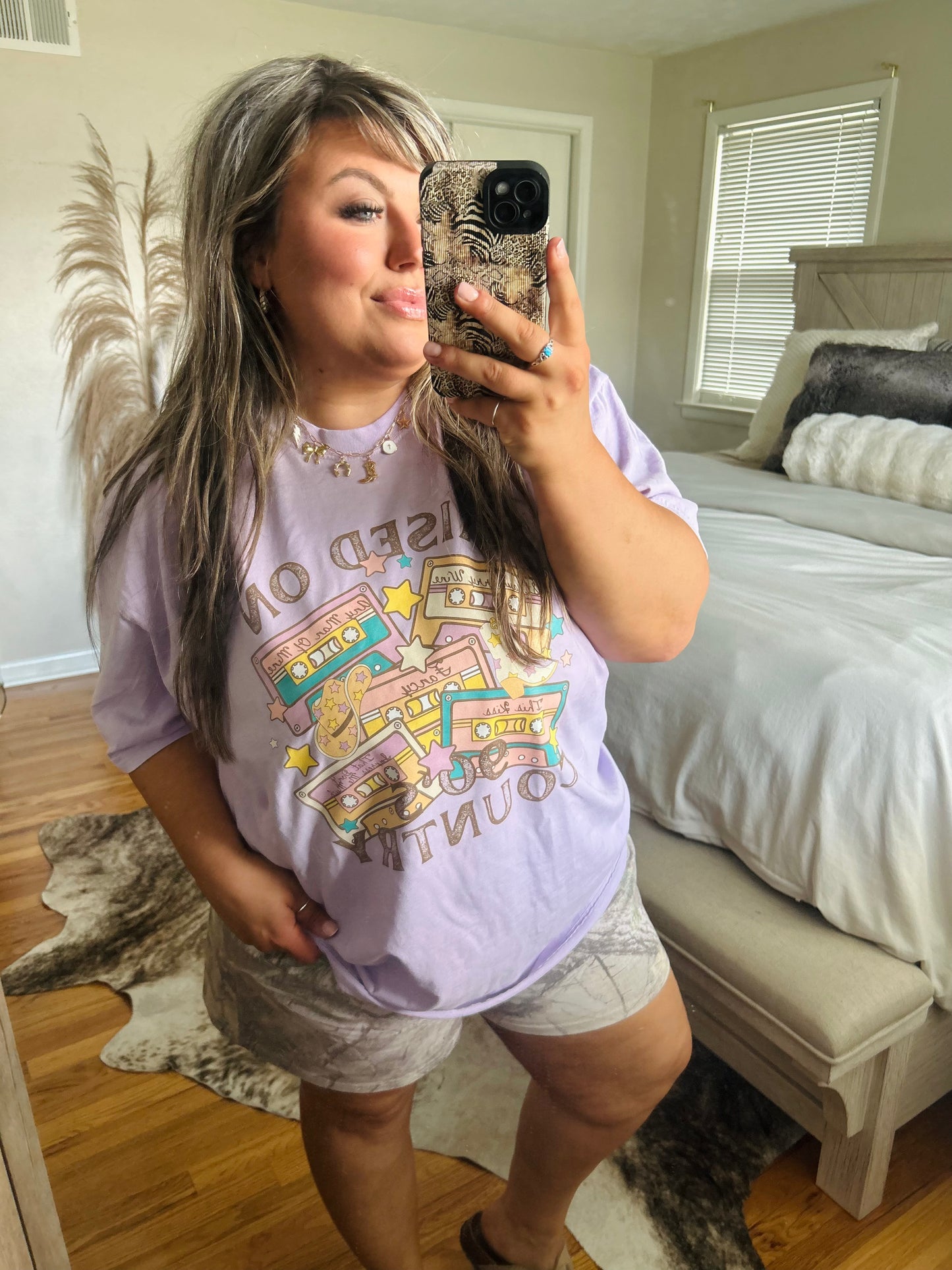 Emmy Lou 90s Tee